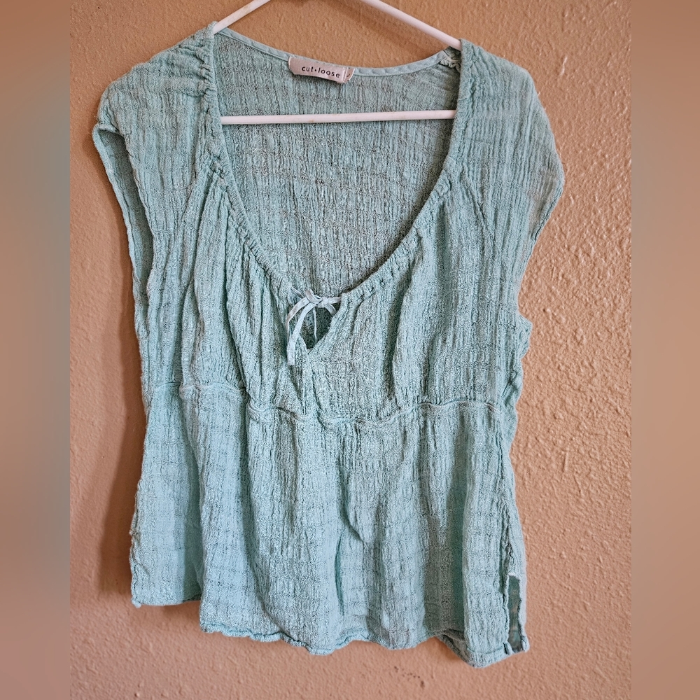Cut loose top